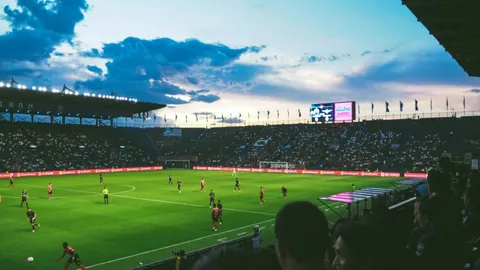 曼联新星本内特坦诚回忆：父逝之后，挑战再无屈服之力