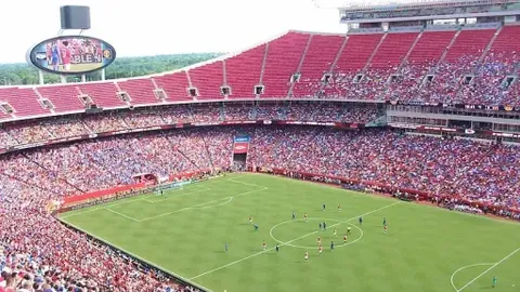 日本女足以4-1战胜哥伦比亚，将与美国女足争夺冠军殊荣。